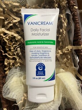 12. Daily Facial Moisturizer - Hyaluronic Acid & Ceramides